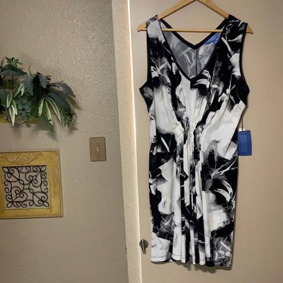 Vera Wang Dresses & Skirts - Simply Vera by Vera Wang .Beautiful sleeveless Woman’s size L dress NWT